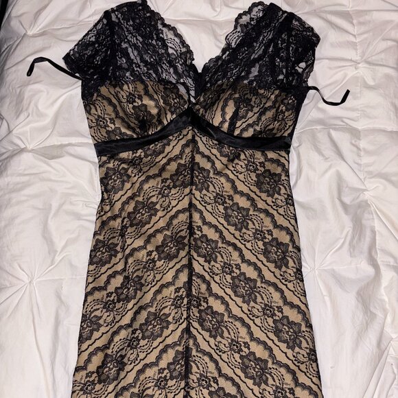 White House Black Market Dresses & Skirts - White House Black Market Black Lace Bodycon Dress | Lined | Size 6